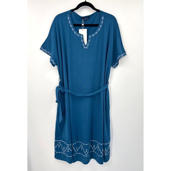 BloomChic Dresses & Skirts - BloomChic Embroidered Trim Knit Casual Dress Short Sleeve Belted Size 14-16 NEW